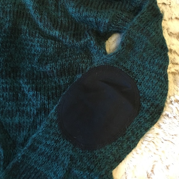 GUC! Crewneck sweater with "studs" - Picture 3 of 4